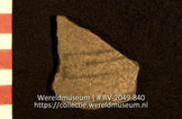 Versierd aardewerk (fragment) (Collectie Wereldmuseum, RV-2049-840)