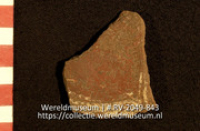 Versierd aardewerk (fragment) (Collectie Wereldmuseum, RV-2049-843)
