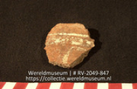 Versierd aardewerk (fragment) (Collectie Wereldmuseum, RV-2049-847)