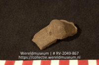 Versierd aardewerk (fragment) (Collectie Wereldmuseum, RV-2049-867)