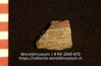 Versierd aardewerk (fragment) (Collectie Wereldmuseum, RV-2049-870)