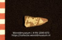 Versierd aardewerk (fragment) (Collectie Wereldmuseum, RV-2049-873)
