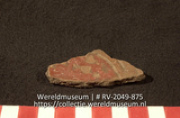 Versierd aardewerk (fragment) (Collectie Wereldmuseum, RV-2049-875)