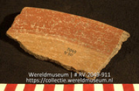Versierd aardewerk (fragment) (Collectie Wereldmuseum, RV-2049-911)