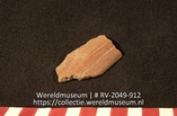 Versierd aardewerk (fragment) (Collectie Wereldmuseum, RV-2049-912)