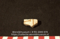 Versierd aardewerk (fragment) (Collectie Wereldmuseum, RV-2049-974)