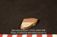 Versierd aardewerk (fragment) (Collectie Wereldmuseum, RV-2049-998)