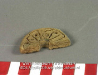 Schijf (fragment) (Collectie Wereldmuseum, RV-3892-7)