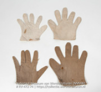 Twee paar handschoenen (Collectie Wereldculturen, RV-472-74)