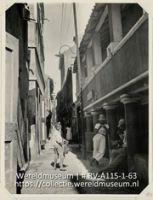 Serie C.H. De Goeje, album (1/4); Reis naar de Nederlandse Antillen en Suriname; reisfoto; Gezicht in de Windstraat te Willemstad op het eiland Curacao (Collectie Wereldmuseum, RV-A115-1-63), De Goeje, C.H.