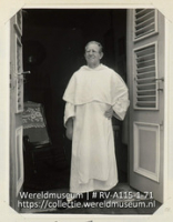 Serie C.H. De Goeje, album (1/4); Reis naar de Nederlandse Antillen en Suriname; reisfoto; Portret van pater P.A. Euwens missionaris op het eiland Curacao (Collectie Wereldmuseum, RV-A115-1-71), De Goeje, C.H.