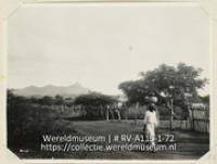 Serie C.H. De Goeje, album (1/4); Reis naar de Nederlandse Antillen en Suriname; reisfoto; Landschap op Curacao met op de achtergrond de Christoffelberg (Collectie Wereldmuseum, RV-A115-1-72), De Goeje, C.H.