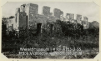 Serie C.H. De Goeje, album (2/4); Reis naar de Nederlandse Antillen en Suriname; reisfoto; De ruine van een huis op het eiland Sint Eustatius (Collectie Wereldmuseum, RV-A115-2-65), De Goeje, C.H.