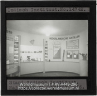 Lantaarnplaten: Indisch Instituut /Ver Koloniaal Instituut; Indisch Instituut. Stand Indisch Instituut. Najaarsbeurs, Utrecht. 1946. (Collectie Wereldmuseum, RV-A449-296)