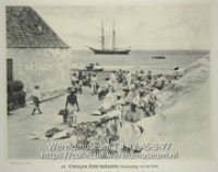 170. Curacau. Zout industrie. Verscheping van het Zout.' (Collectie Wereldmuseum, RV-A5-3-77)