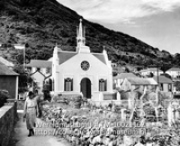 De R.K. kerk te Windwardside; Saba; Een Rooms-katholieke kerk met kerkhof op Saba (Collectie Wereldmuseum, TM-10021162)