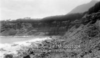 Een baai op Sint Eustatius; St. Eustatius. Tuflagen. Compagniebaai, gezien naar het Zuidoosten (Collectie Wereldmuseum, TM-10021204)