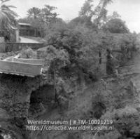St. Eustatius. De plaats, waar veel regenwater van de bovenstad naar beneden stort (Collectie Wereldmuseum, TM-10021219)
