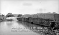 De bijna voltooide Prins Bernardbrug.; De Prins Bernhardbrug in aanbouw; The Prince Bernhard bridge under construction (Collectie Wereldmuseum, TM-10021268)