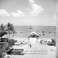 View over the pier towards the island Saba (Collectie Wereldmuseum, TM-10021270)
