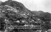 Saba het eiland zonder effen terrein. (Windwardside).; Een stad gebouwd tegen een heuvel (Collectie Wereldmuseum, TM-10021372)