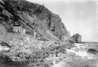 Saba. Gezicht op fort Bay; Het strand om met roeiboten aan te meren op Saba (Collectie Wereldmuseum, TM-10021413)