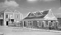 Huizen in de Breedestraat, Kralendijk, Borneo; Huizen in de Breedestraat (Collectie Wereldmuseum, TM-10021542)