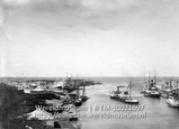 Curacao. Gezicht op Willemstad met de havencomplexen; Gezicht over de Sint Annabaai in Willemstad (Collectie Wereldmuseum, TM-10021697)