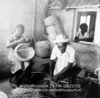 Curacao. Mangel-vlechtwerk; Mandenvlechters (Collectie Wereldmuseum, TM-10021729)