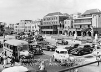 Curacao.Willemstad. Brionplein; Autoverkeer rond het Brionplein (Collectie Wereldmuseum, TM-10021783)