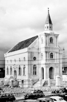 De Joodse tempel van Willemstad op Curacao; De Emanuel synagoge op het Wilhelminaplein (Collectie Wereldmuseum, TM-10021805)