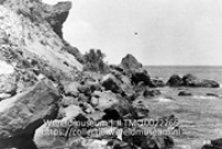 De rotsachtige kust van Saba; Sasba. De kust bij Fort Bay (Collectie Wereldmuseum, TM-10022266)