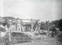 Put te St. Eustatius; Mannen bij een put op Sint Eustatius; Men at a well on St Eustatius (Collectie Wereldmuseum, TM-10028915)