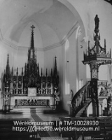 Interieur van de R.K. kerk te Oranjestad op Aruba; Het interieur van de Rooms Katholieke kerk in Oranjestad; The interior of the Roman Catholic church in Oranjestad (Collectie Wereldmuseum, TM-10028930)