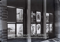 Transparanten in de 'Antillenzaal' in het museum van het Indisch Instituut (Collectie Wereldmuseum, TM-10036023)