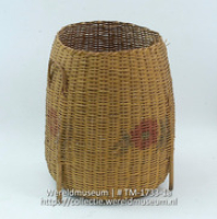 Wasmand van mangrove-luchtwortels, met bijbehorend deksel; Laundry basket with matching lid (Collectie Wereldmuseum, TM-1733-1a)