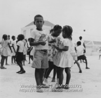 Kinderen op een speelplaats; Volkstypen (Collectie Wereldmuseum, TM-20003771), Lawson, Boy