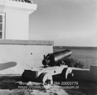 Kanon op fort Oranje; Fort Kralendijk (Collectie Wereldmuseum, TM-20003779), Lawson, Boy