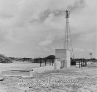 Windmolen voor waterpomp op plantage Aruba; Watervoorziening Plantage Aruba (Collectie Wereldmuseum, TM-20003809), Lawson, Boy