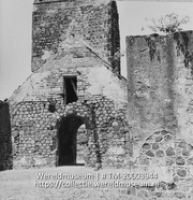 Ruine van de Ned. Hervormde kerk; Ruine van de Ned. Hervormde kerk (Collectie Wereldmuseum, TM-20003944), Lawson, Boy