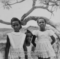 Groepsportret van de dochters van de eigenaar van landgoed San Juan; Landgoed San Juan, kinderen van de eigenaar (Collectie Wereldmuseum, TM-20003965), Lawson, Boy