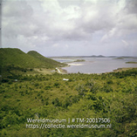 Landschap bij Simpson Bay.; Landschap bij Simsonbaai (Collectie Wereldmuseum, TM-20017506), Lawson, Boy