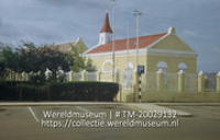 Het negentiende eeuwse protestantese kerkje te Kralendijk; Protestantse kerk te Kralendijk. (Collectie Wereldmuseum, TM-20029132), Lawson, Boy