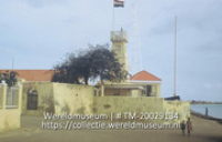 Het achtiende eeuwse Fort Oranje te Kralendijk; Fort Kralendijk (momenteel politieposthuis) (Collectie Wereldmuseum, TM-20029134), Lawson, Boy