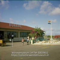 Bonaire International Airport; Vliegveld Bonaire (Collectie Wereldmuseum, TM-20029652), Lawson, Boy