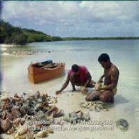 Vissers vissen op karko, vermoedelijk bij de lagune Lac; Concha-vissers (Collectie Wereldmuseum, TM-20029676), Lawson, Boy