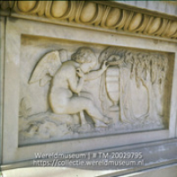 Relief op een grafsteen op de oude Joodse begraafplaats Beth Haim; Beeldhouwwerk op het Joodse kerkhof (Collectie Wereldmuseum, TM-20029795), Lawson, Boy