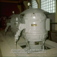 Elektrische zoutwaterpompen van 's Landswatervoorziening; Landswatervoorziening. Electrische zoutwater pompen. (Collectie Wereldmuseum, TM-20029842), Lawson, Boy