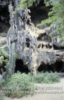 De Grotten van Hato; Hato grotten bij het vliegveld (Collectie Wereldmuseum, TM-20034642), Fontaine, Frans