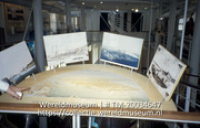 Museumopstelling met als onderwerp Willemstad tussen 1800 en 1900 in het Maritiem Museum; Interieur van het maritiem Museum Willemstad (Collectie Wereldmuseum, TM-20034647), Fontaine, Frans